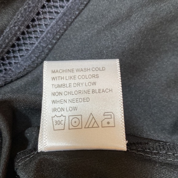 TAIL Golf Top Long Sleeve Round Neck Perforated and Cut Out Design Black XL - Picture 5 of 12